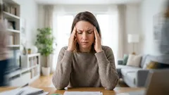 Cosa provoca il "brain fog": la causa risiede in 4 abitudini dannose